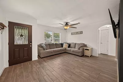 901 Temple Circle, Hitchcock, TX 77563 - Photo 3