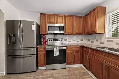 901 Temple Circle, Hitchcock, TX 77563 - Photo 11