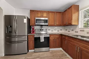 901 Temple Cir, Hitchcock, TX 77563 - Photo 11