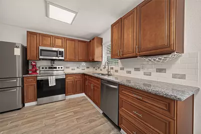 901 Temple Circle, Hitchcock, TX 77563 - Photo 9