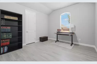 30523 Setterfeld Circle, Fair Oaks Ranch, TX 78015 - Photo 29