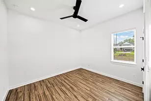 207 Manor Ave, Arcola, TX 77583 - Photo 17