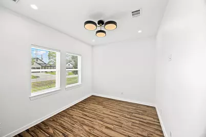 207 Manor Avenue, Arcola, TX 77583 - Photo 5
