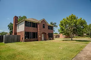 57 N Calla Lily Ct, Lake Jackson, TX 77566 - Photo 3