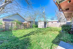 1801 N 7th St, Baytown, TX 77520 - Photo 21