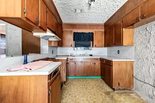 1801 N 7th St, Baytown, TX 77520 - Photo 9