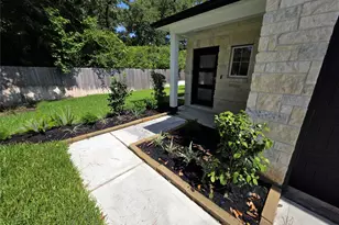 110 Elm Tree Circle, Magnolia, TX 77354 - Photo 3