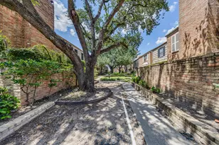 7505 Memorial Woods Dr, Houston, TX 77024 - Photo 31