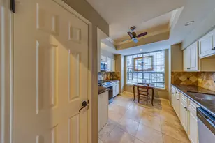 7505 Memorial Woods Dr, Houston, TX 77024 - Photo 7