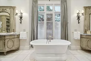 322 Tynebrook Ln, Piney Point Village, TX 77024 - Photo 15