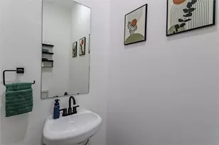 5901 Crest Ct, Houston, TX 77033 - Photo 9