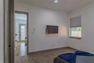 5901 Crest Ct, Houston, TX 77033 - Photo 15