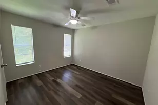 318 S Poplar St, Tomball, TX 77375 - Photo 9