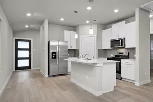 18612 Hillswood Dr, Conroe, TX 77316 - Photo 3