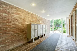 357 N Post Oak Ln, Houston, TX 77024 - Photo 21