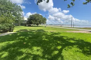2203 E Bayshore Dr, Palacios, TX 77465 - Photo 5
