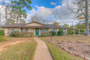 458 E Lake Dr, Livingston, TX 77351 - Photo 1