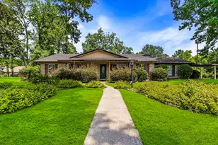 458 E Lake Dr, Livingston, TX 77351 - Photo 1
