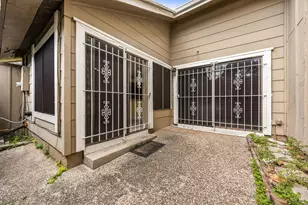 12021 Bob White Dr, Houston, TX 77035 - Photo 11
