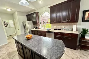 7002 Greatwood Trails Ct, Sugar Land, TX 77479 - Photo 9