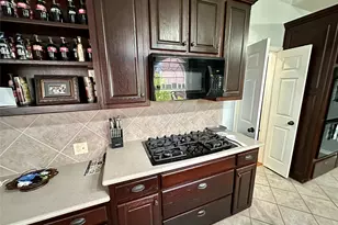 7002 Greatwood Trails Ct, Sugar Land, TX 77479 - Photo 11