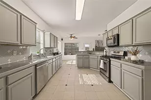 16315 April Ridge Dr, Houston, TX 77083 - Photo 15