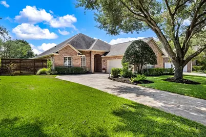4 Crestwood Circle, Sugar Land, TX 77478 - Photo 3
