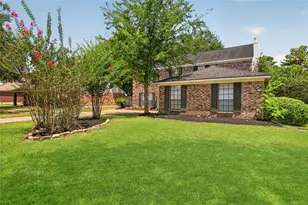 3806 Forest Village Dr, Houston, TX 77339 - Photo 3