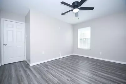 5215 Myrtlewood Street, Houston, TX 77033 - Photo 13