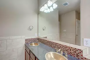 5729 Kiam St, Houston, TX 77007 - Photo 9