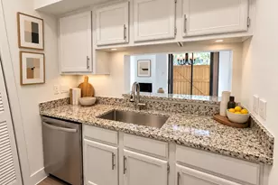 2025 Augusta Dr, Houston, TX 77057 - Photo 5
