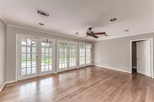 5537 Lincrest Ln, Houston, TX 77056 - Photo 15