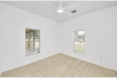 125 N Shirley St, Alvin, TX 77511 - Photo 21