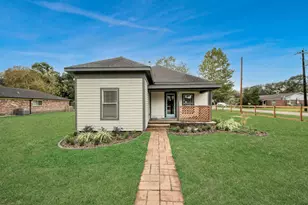 125 N Shirley St, Alvin, TX 77511 - Photo 1