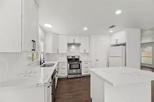 15362 Meadow Village Dr, Houston, TX 77095 - Photo 7