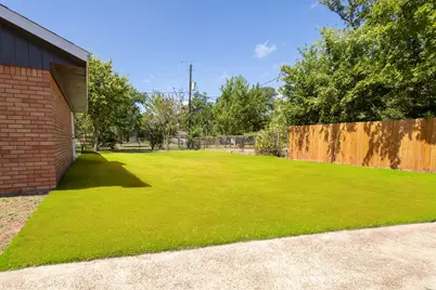 106 Mimosa St, Lake Jackson, TX 77566 - Photo 9