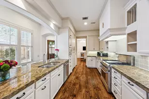 2207 Dunraven Ln, Houston, TX 77019 - Photo 9