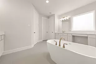 18902 Moonriver St, Conroe, TX 77302 - Photo 11