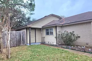 10810 Parkland Woods Dr, Sugar Land, TX 77498 - Photo 1