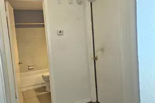 10810 Parkland Woods Dr, Sugar Land, TX 77498 - Photo 17