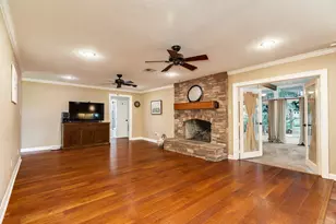 511 Edgewater St, Clute, TX 77531 - Photo 13