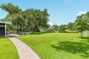 511 Edgewater St, Clute, TX 77531 - Photo 37