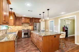 511 Edgewater St, Clute, TX 77531 - Photo 7