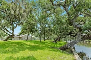 511 Edgewater St, Clute, TX 77531 - Photo 39
