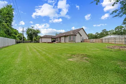 210 Southwood Circle, Baytown, TX 77520 - Photo 35