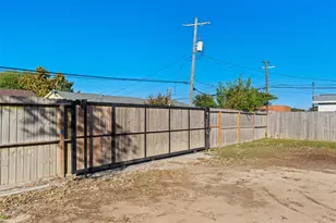 2106 22nd Ave N, Texas City, TX 77590 - Photo 11