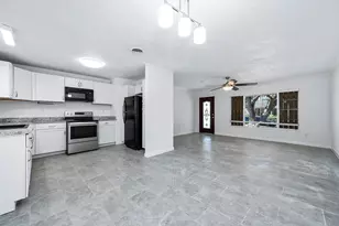 206 Crestview Dr, Hitchcock, TX 77563 - Photo 11