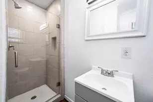 206 Crestview Dr, Hitchcock, TX 77563 - Photo 23