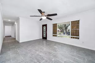 206 Crestview Dr, Hitchcock, TX 77563 - Photo 9