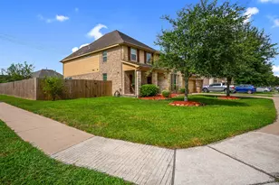 1728 Coral Cliff Dr, Dickinson, TX 77539 - Photo 3